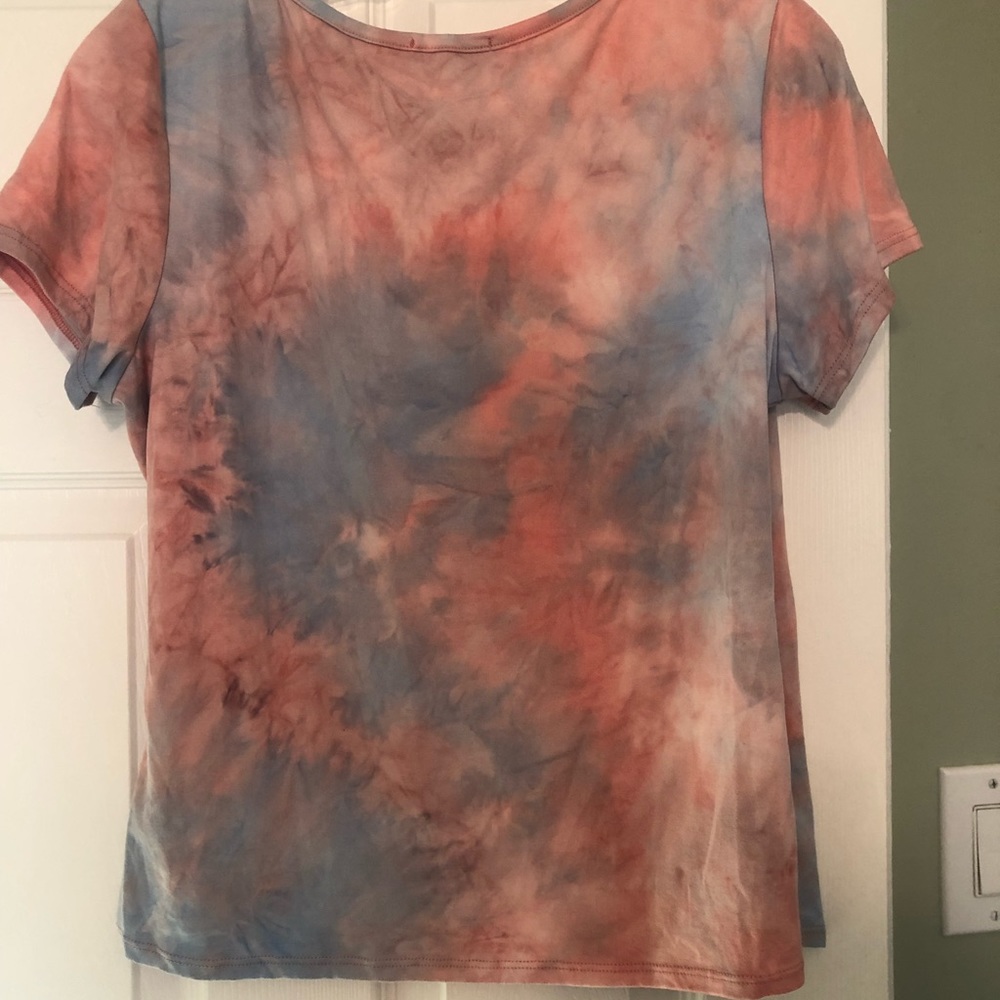 Blue and pink dye-type top